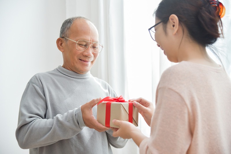 Top 15 món Quà tặng cho người Già lớn tuổi bạn nên biết